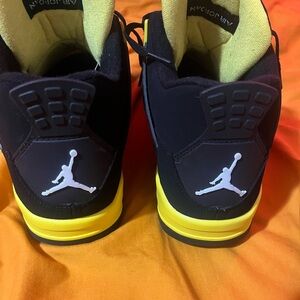 Jordan 4 lightning